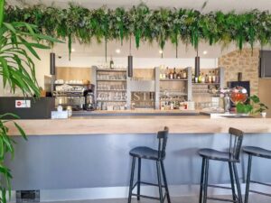 HOTEL Restaurant et maison au centre d'un village bastide