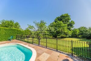 Stunning village Chateau with Pool near Saint-Émilion