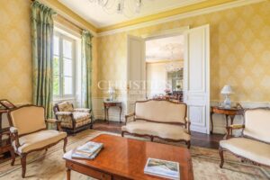 Stunning village Chateau with Pool near Saint-Émilion