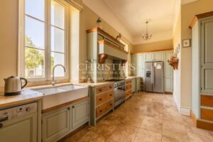 Stunning village Chateau with Pool near Saint-Émilion