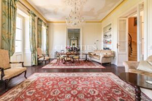 Stunning village Chateau with Pool near Saint-Émilion