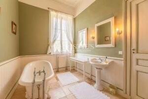 Stunning village Chateau with Pool near Saint-Émilion