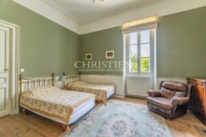 Stunning village Chateau with Pool near Saint-Émilion