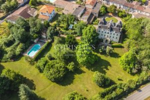 Stunning village Chateau with Pool near Saint-Émilion