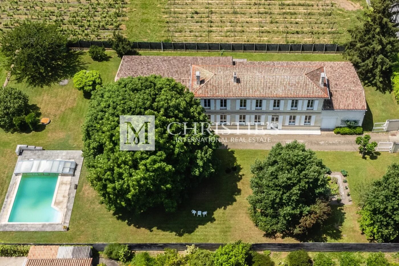 Large stone house with pool in Saint-Emilion