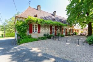Renovated stone property with river Dordogne views