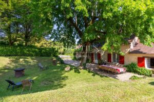 Renovated stone property with river Dordogne views