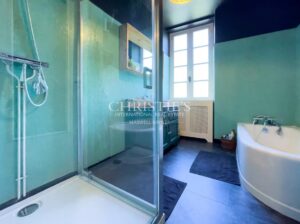 Renovated stone property with river Dordogne views