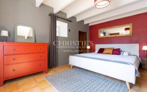 Renovated stone property with river Dordogne views