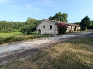 Small vineyard estate for sale of 6.86 ha with farm buildings in excellent condition