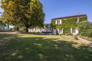 Superbe propriété de charme située entre Angoulême et Cognac