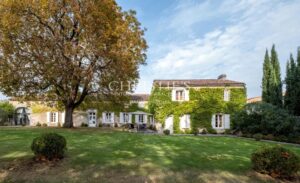 Superbe propriété de charme située entre Angoulême et Cognac