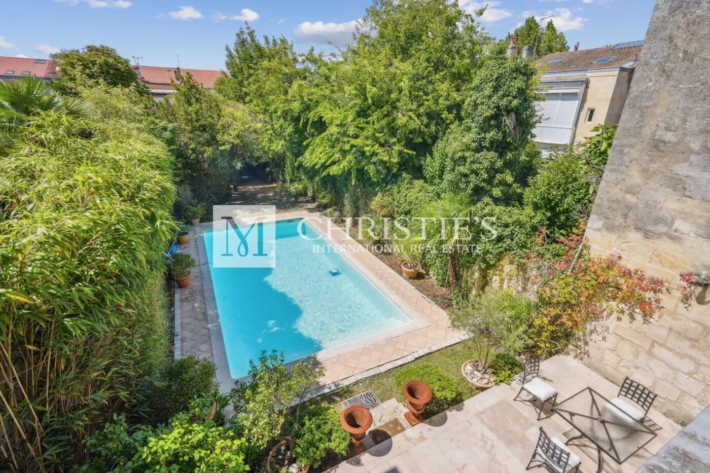 BORDEAUX - 4 bedroom house with garden / swimming pool and parking (for 2 cars)