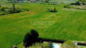 Charmante maison en pierre avec 10 ha de terre à vendre