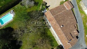 Charmante maison en pierre avec 10 ha de terre à vendre