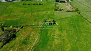 Charmante maison en pierre avec 10 ha de terre à vendre