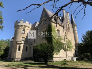 For sale characterful 19th-century castle with a private chapel between Bourges and Nevers