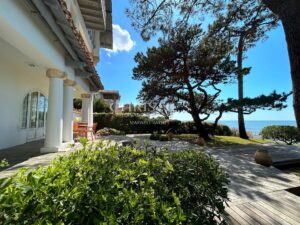 Frontline family villa. Private access Pool