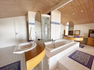 Frontline family villa. Private access Pool