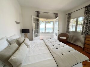 Frontline family villa. Private access Pool