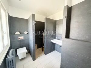Frontline family villa. Private access Pool