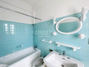Frontline family villa. Private access Pool
