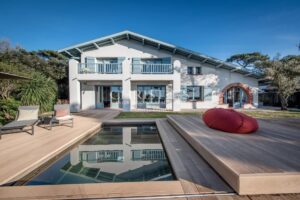 BEAUTIFUL FRONTLINE VILLA