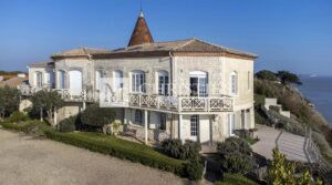 Appartement en duplex vue mer avec terrasse, grotte et parking à Meschers-sur-Gironde