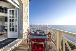Outstanding sea views for this incredible apartment located in Meschers-sur-Gironde