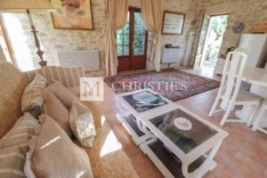 Manor house with guest house, swimming pool and views