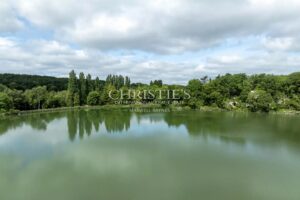 ANGOULEME – MAGNIFIQUE PROPRIETE DANS UN CADRE UNIQUE