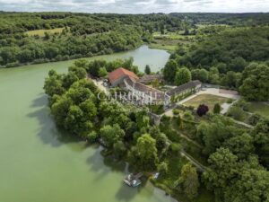 ANGOULEME – MAGNIFIQUE PROPRIETE DANS UN CADRE UNIQUE