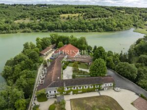 ANGOULEME – MAGNIFIQUE PROPRIETE DANS UN CADRE UNIQUE