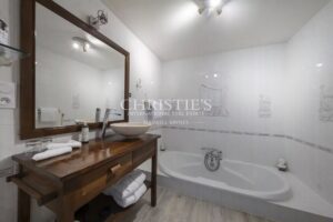 ANGOULEME – MAGNIFIQUE PROPRIETE DANS UN CADRE UNIQUE