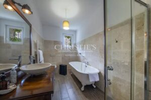 ANGOULEME – MAGNIFIQUE PROPRIETE DANS UN CADRE UNIQUE