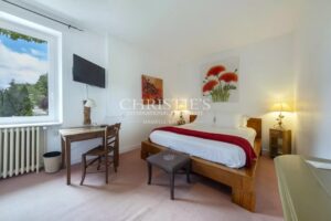 ANGOULEME – MAGNIFIQUE PROPRIETE DANS UN CADRE UNIQUE