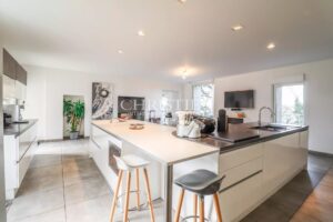 Remarquable Manoir avec maison d'amis, piscine et jacuzzi, 15 hectares de terrain, proche d'AGEN