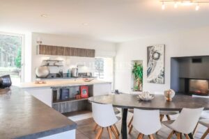 Remarquable Manoir avec maison d'amis, piscine et jacuzzi, 15 hectares de terrain, proche d'AGEN