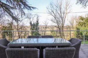 Remarquable Manoir avec maison d'amis, piscine et jacuzzi, 15 hectares de terrain, proche d'AGEN