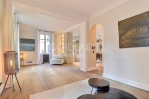BIARRITZ – AN ENTIRELY RENOVATED TOWN HOUSE