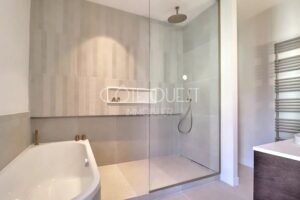 BIARRITZ – AN ENTIRELY RENOVATED TOWN HOUSE