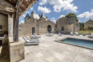 château hectares mer plage rénové domaine étang forêt dépendances hôtel