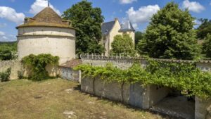 château hectares mer plage rénové domaine étang forêt dépendances hôtel