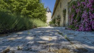 château hectares mer plage rénové domaine étang forêt dépendances hôtel