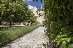 château hectares mer plage rénové domaine étang forêt dépendances hôtel