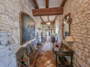 Manoir XVI siècle, vue, avec granges et piscine, proche de Duras