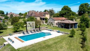 Beautiful Dordogne stone house with pool and guest house