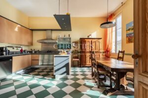 Magnificent mansion with breathtaking views over the Dordogne