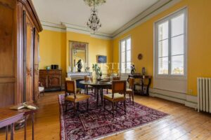 Magnificent mansion with breathtaking views over the Dordogne