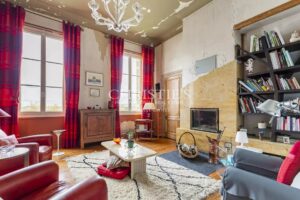 Magnificent mansion with breathtaking views over the Dordogne